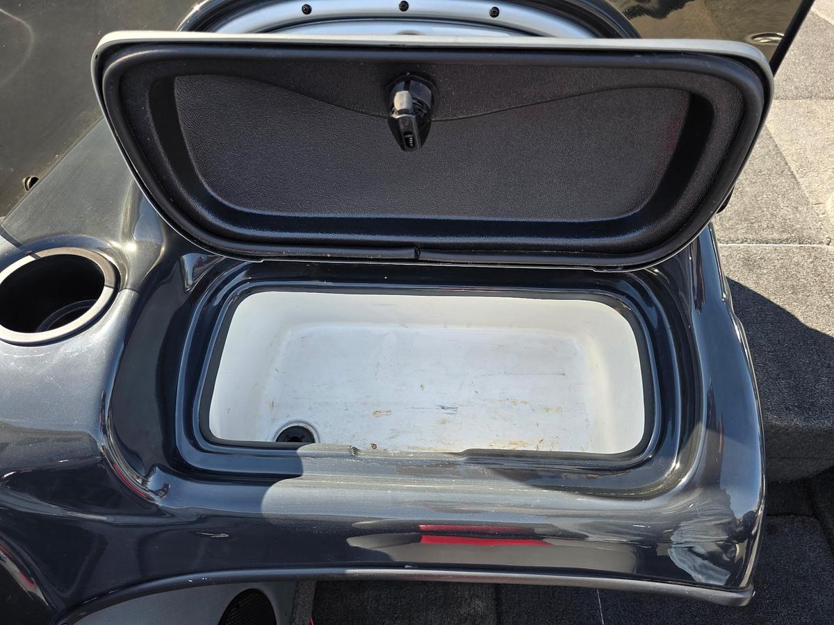 Used 2007 Tracker Tundra 18