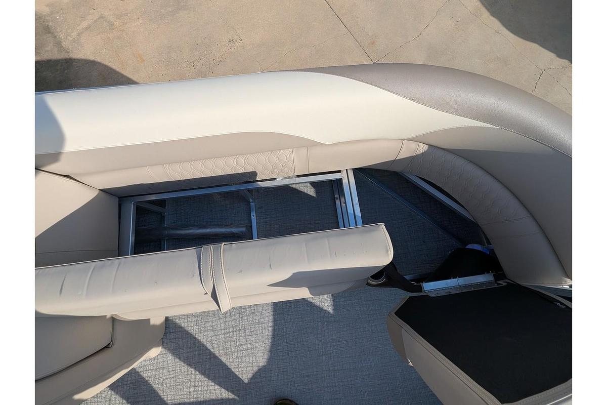 2026 Avalon 2385 LSZ Elite Windshield