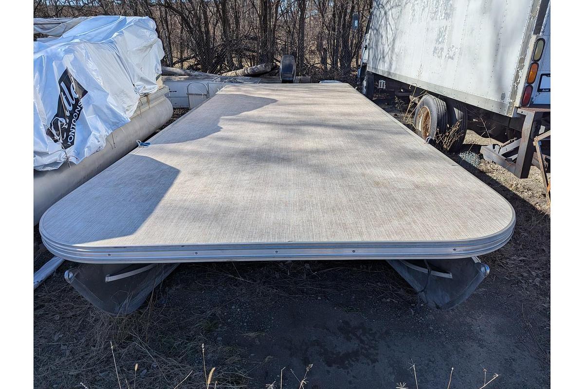 Used 2005 Sun Tracker Party Barge 22 Regency