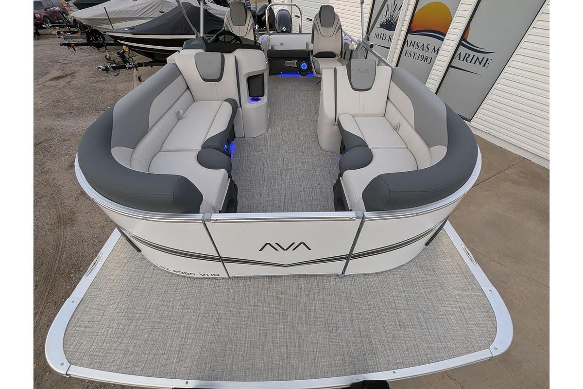 2026 Avalon 2385 LSZ Versatile Rear Bench