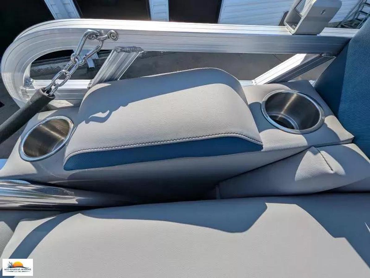 2026 Avalon 2185 LSZ Cruise Rear Bench Tritoon