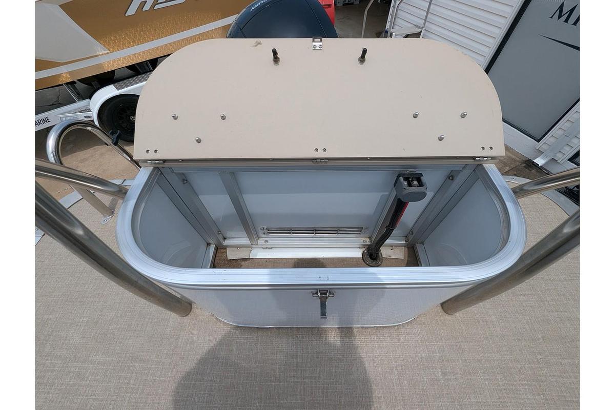 Used 2022 Avalon 2285 LSZ Cruise Rear Bench