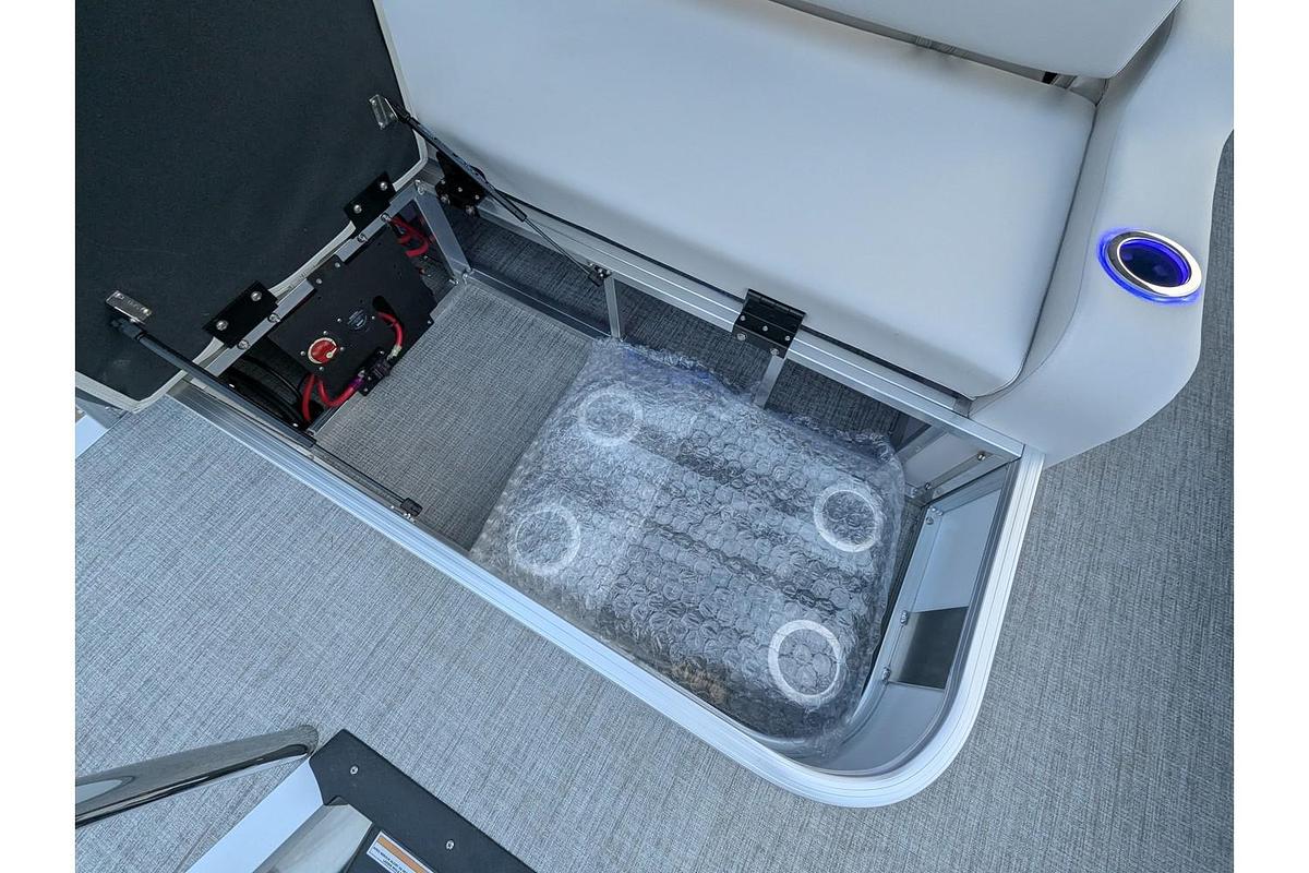 2026 Avalon 2385 LSZ Versatile Rear Bench