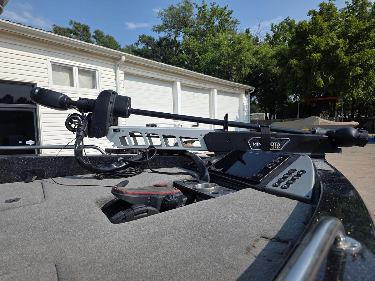 Used 2023 Caymas DV 22