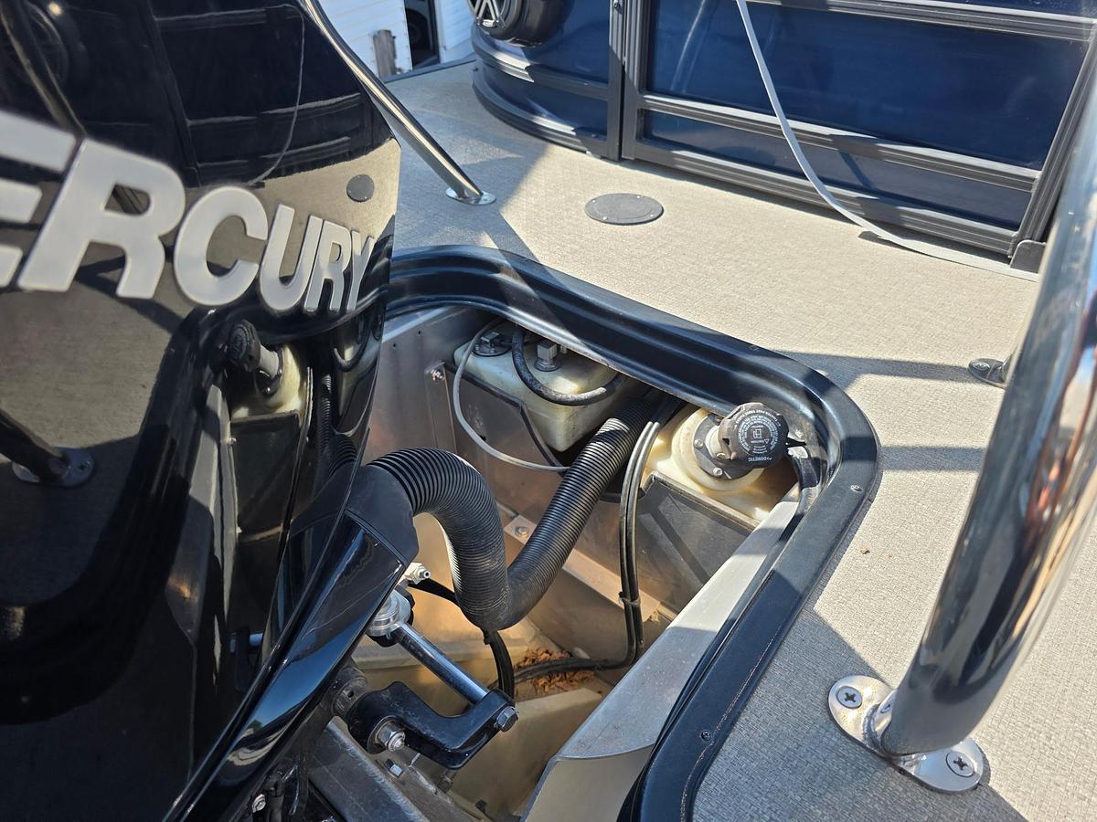Used 2021 Starcraft SLS 3 Tritoon