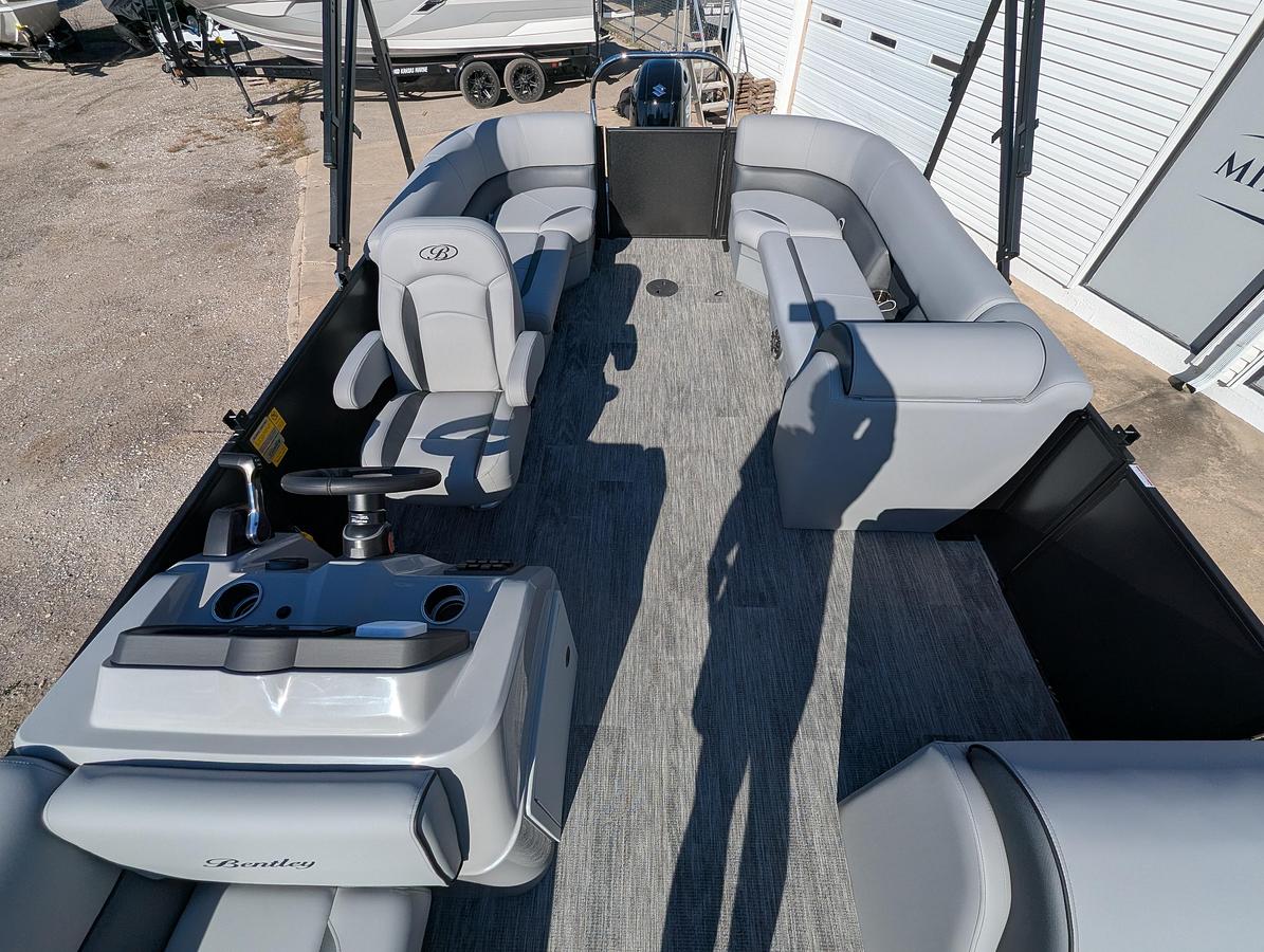 2027 Bentley Pontoons Bolt 223