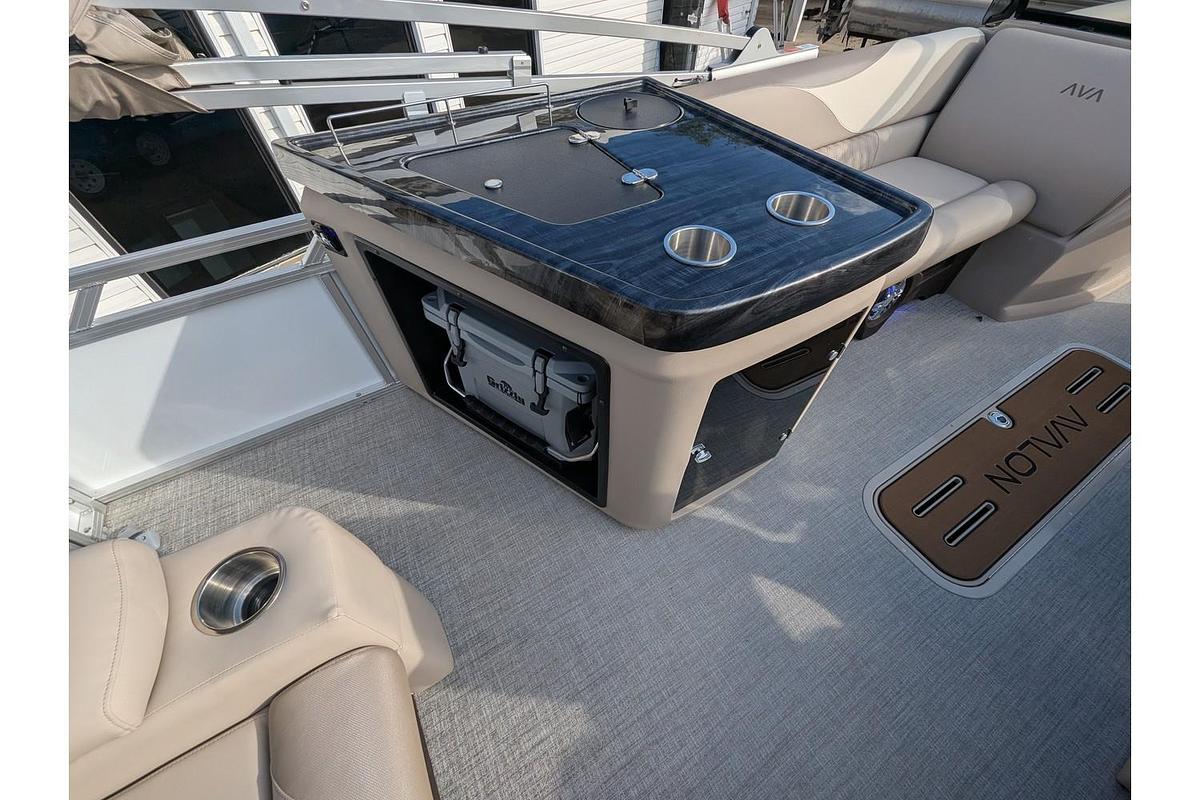 2026 Avalon 2385 LSZ Elite Windshield