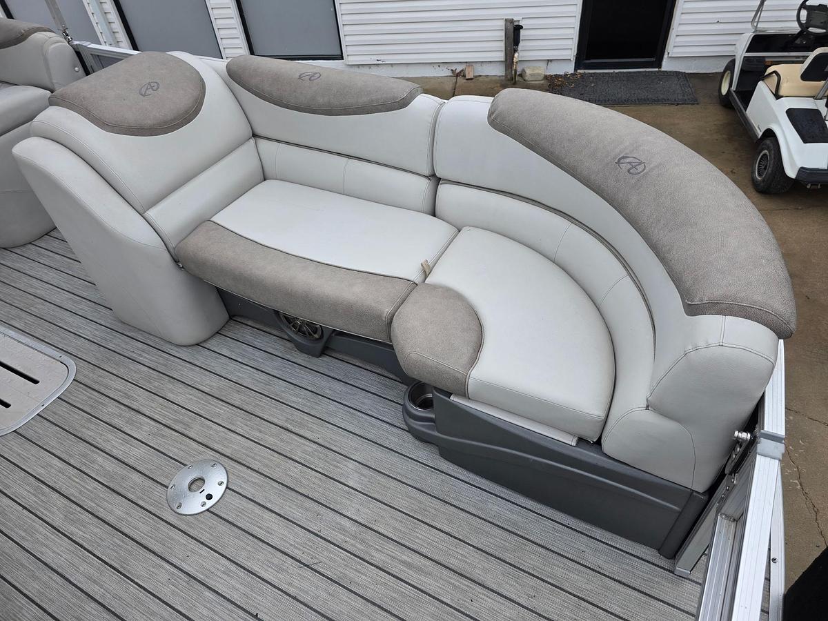 Used 2019 Avalon 2385 Catalina Rear Fish