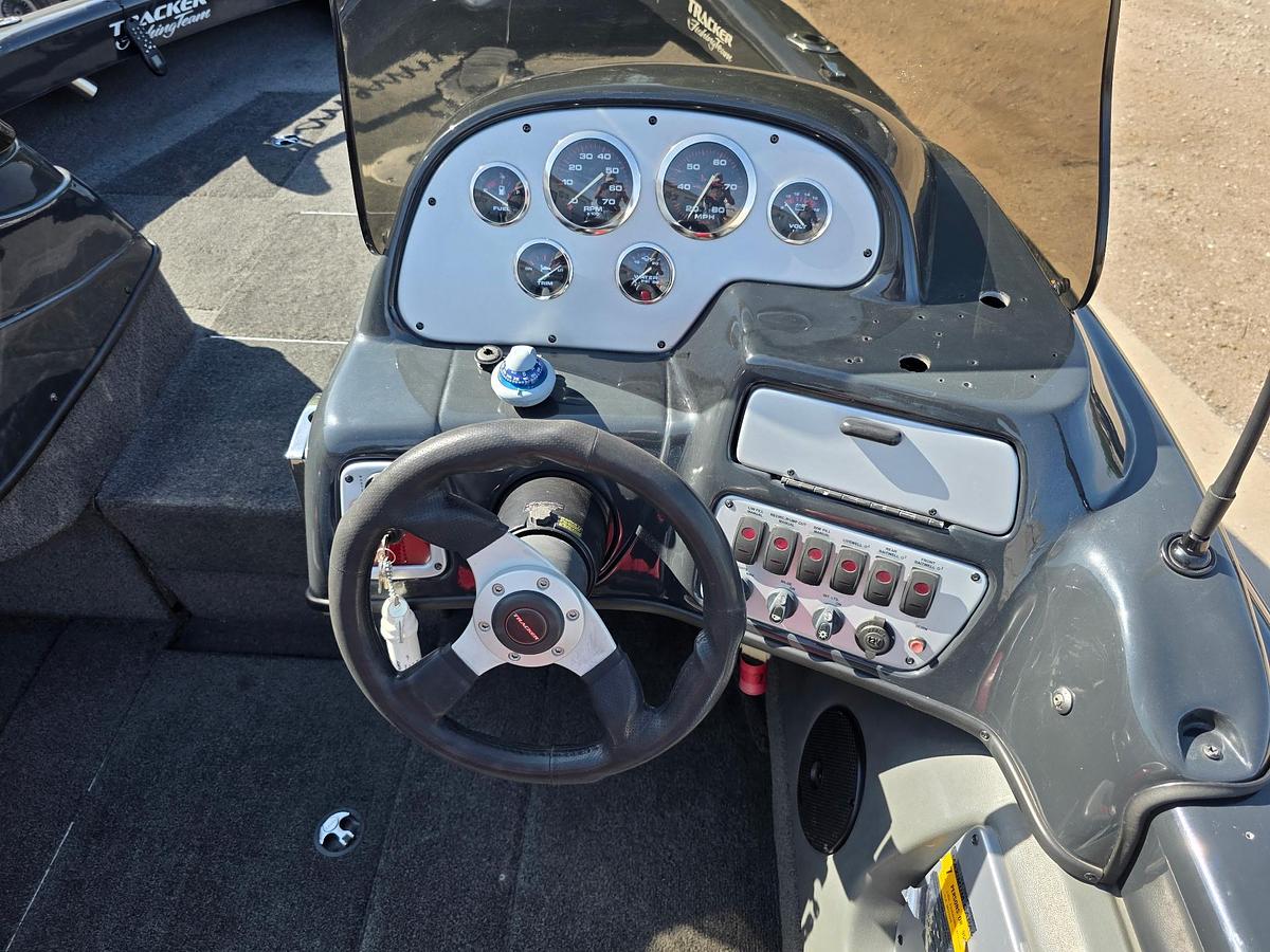 Used 2007 Tracker Tundra 18