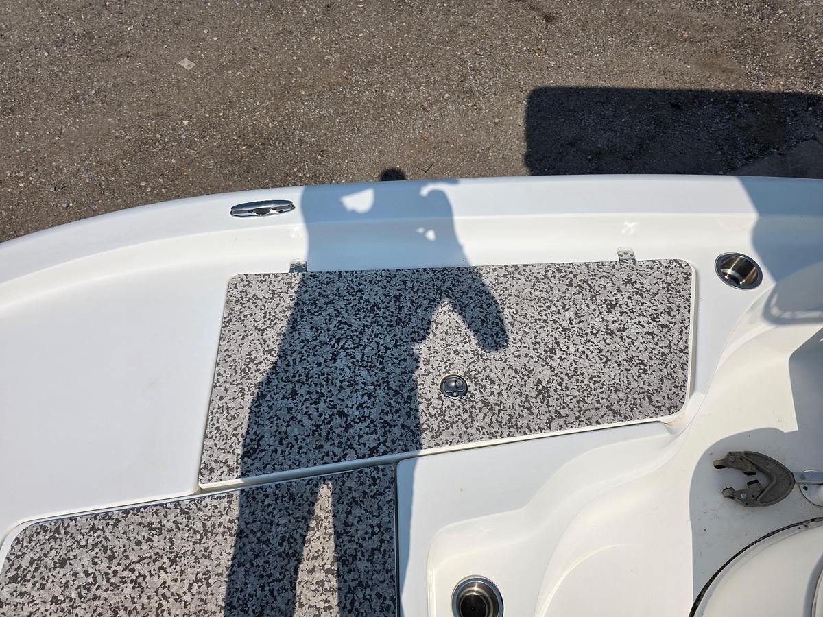 Used 2019 Epic Boats 22 Bay
