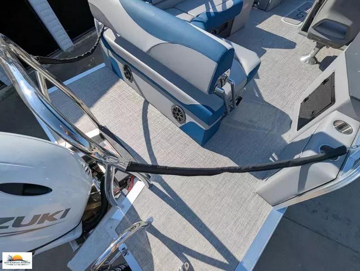 2026 Avalon 2185 LSZ Cruise Rear Bench Tritoon