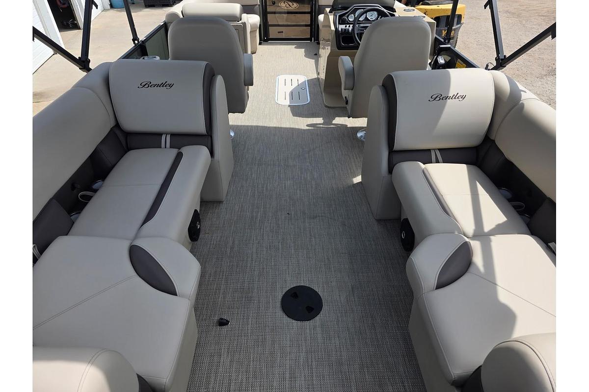 2026 Bentley Pontoons Legacy 223 Navigator Tritoon