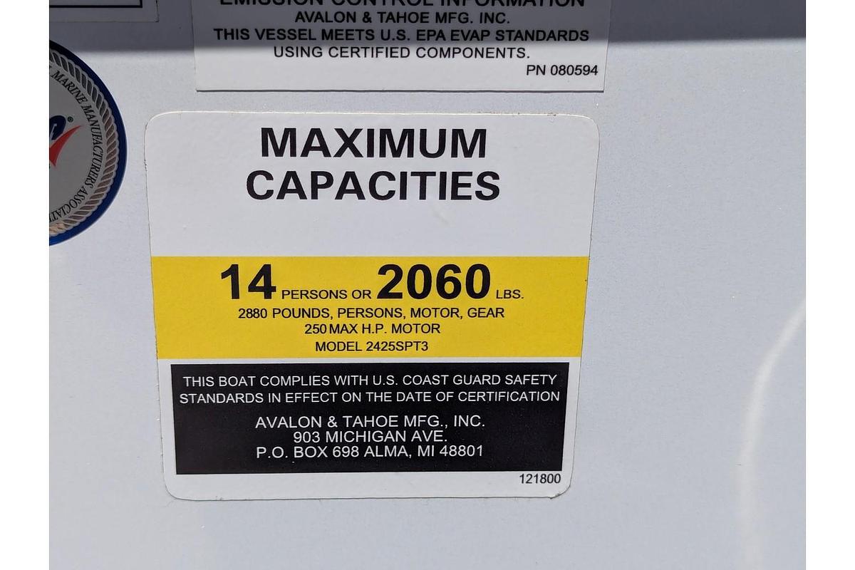 2026 Avalon 25E85 LSZ Versatile Rear Bench Windshield Tritoon