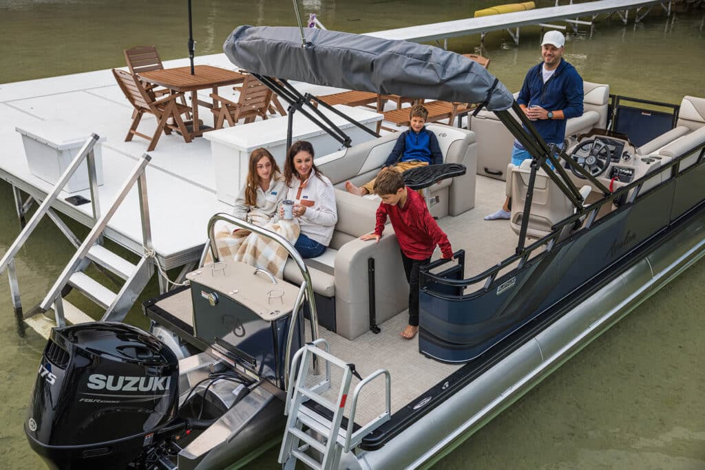 2027 Avalon 2185 Venture 85 Cruise Rear Bench