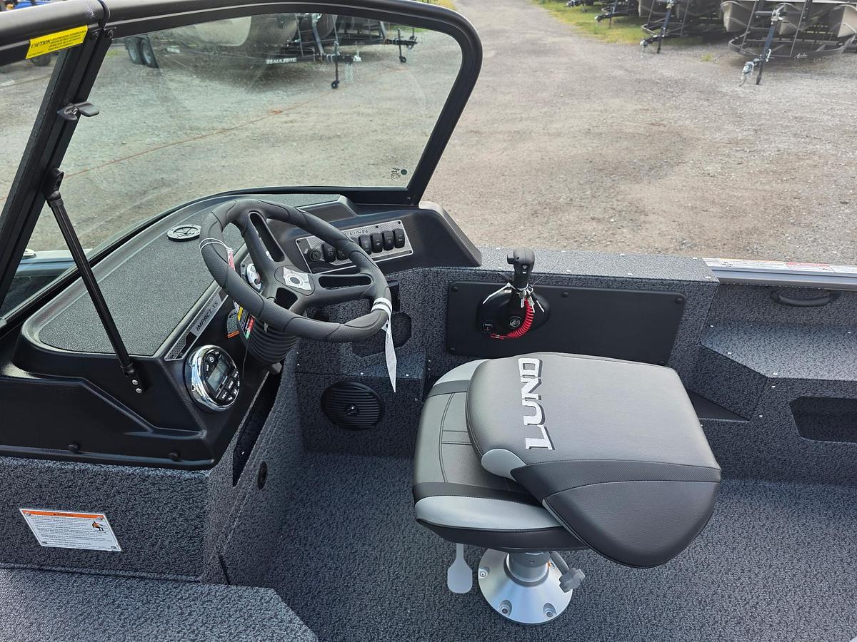 2027 Lund 1775 Impact XS Sport