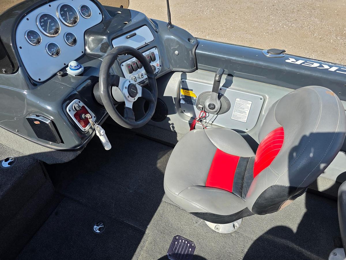 Used 2007 Tracker Tundra 18