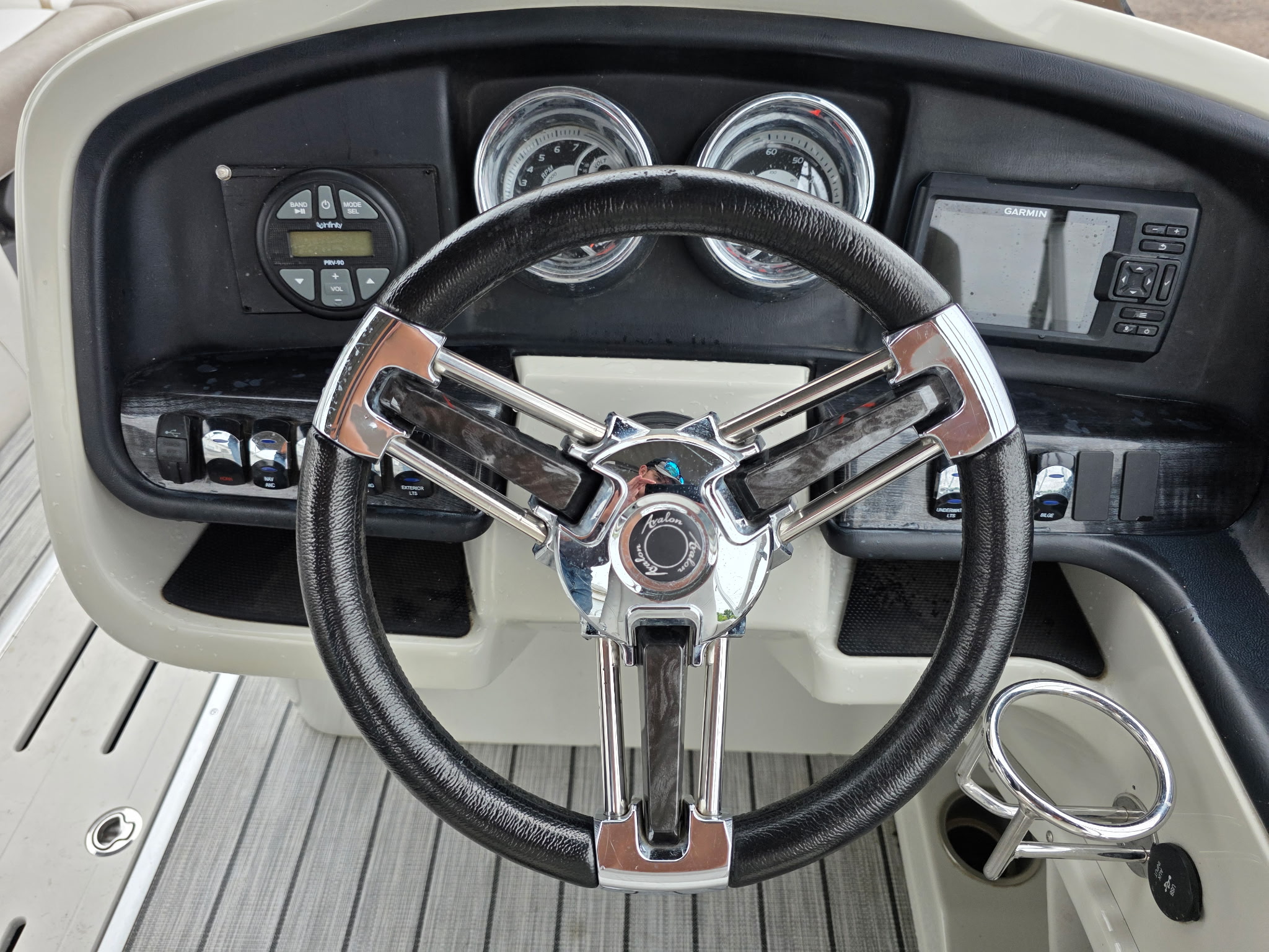 Used 2019 Avalon 2385 Catalina Rear Fish