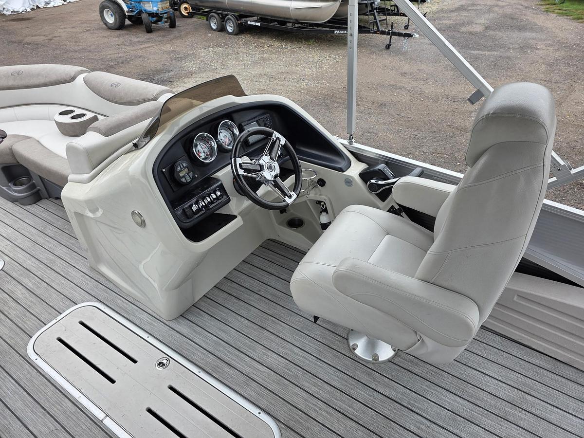 Used 2019 Avalon 2385 Catalina Rear Fish