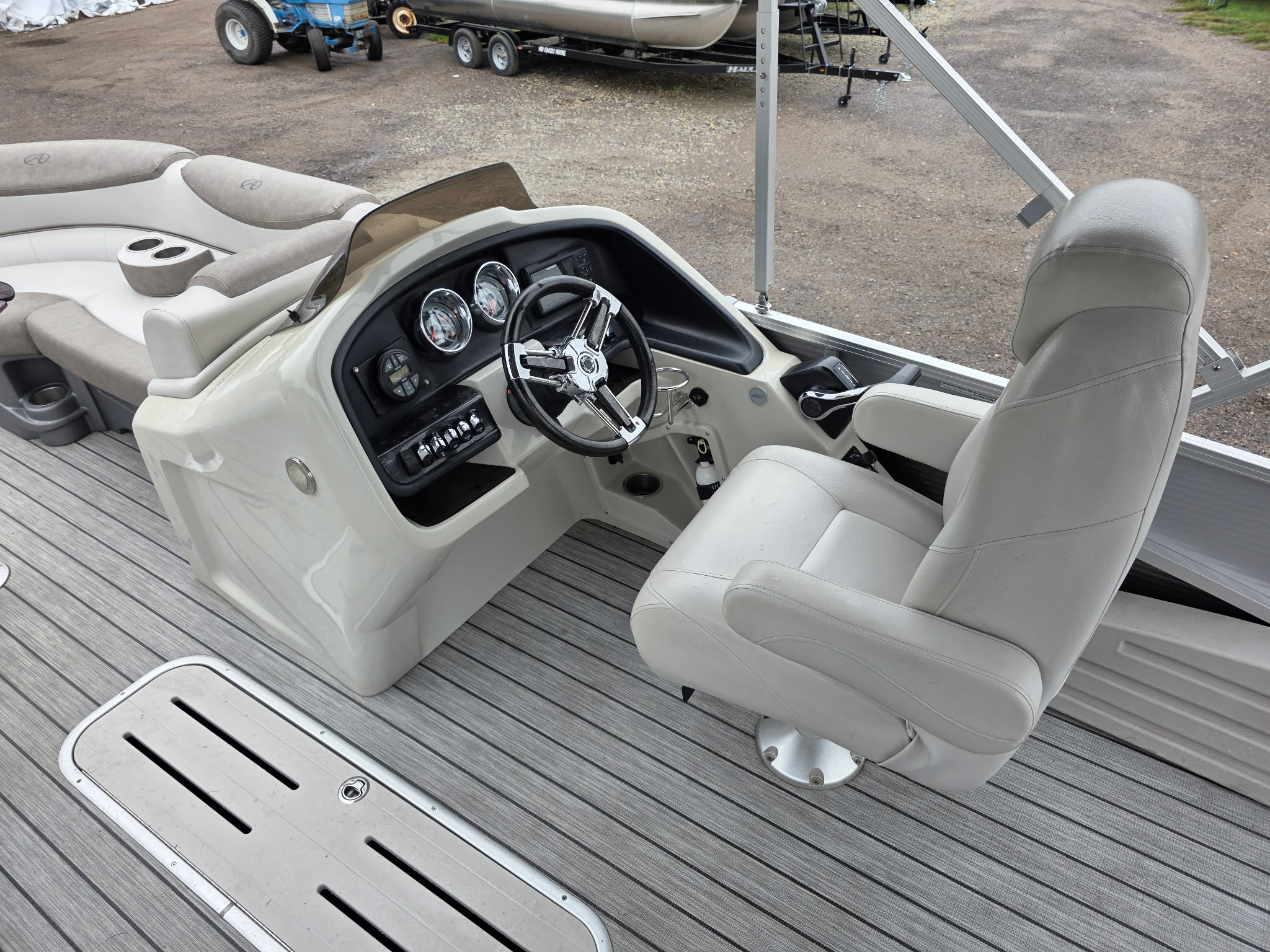 Used 2019 Avalon 2385 Catalina Rear Fish