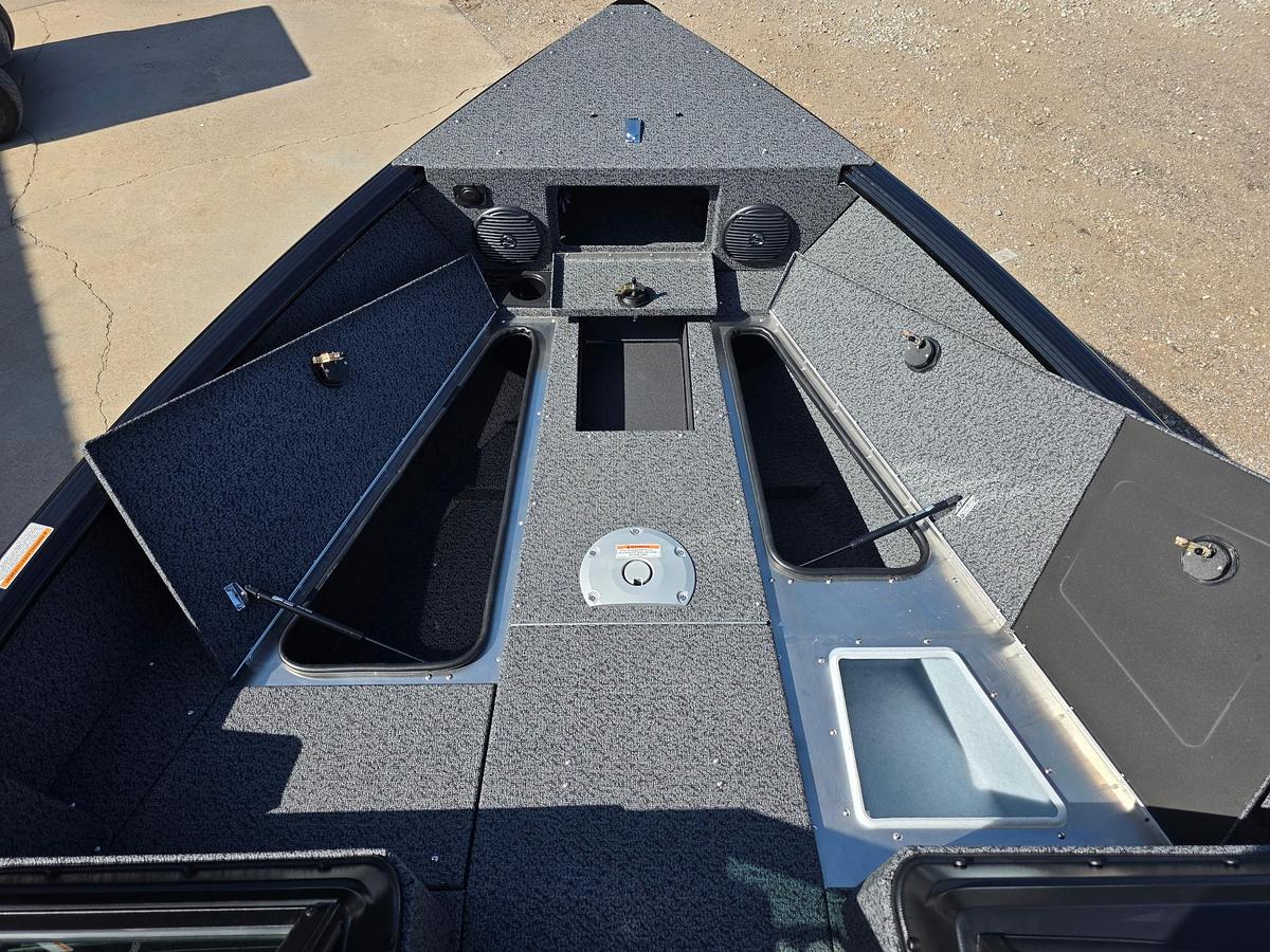 2027 Lund 1875 Impact XS Sport