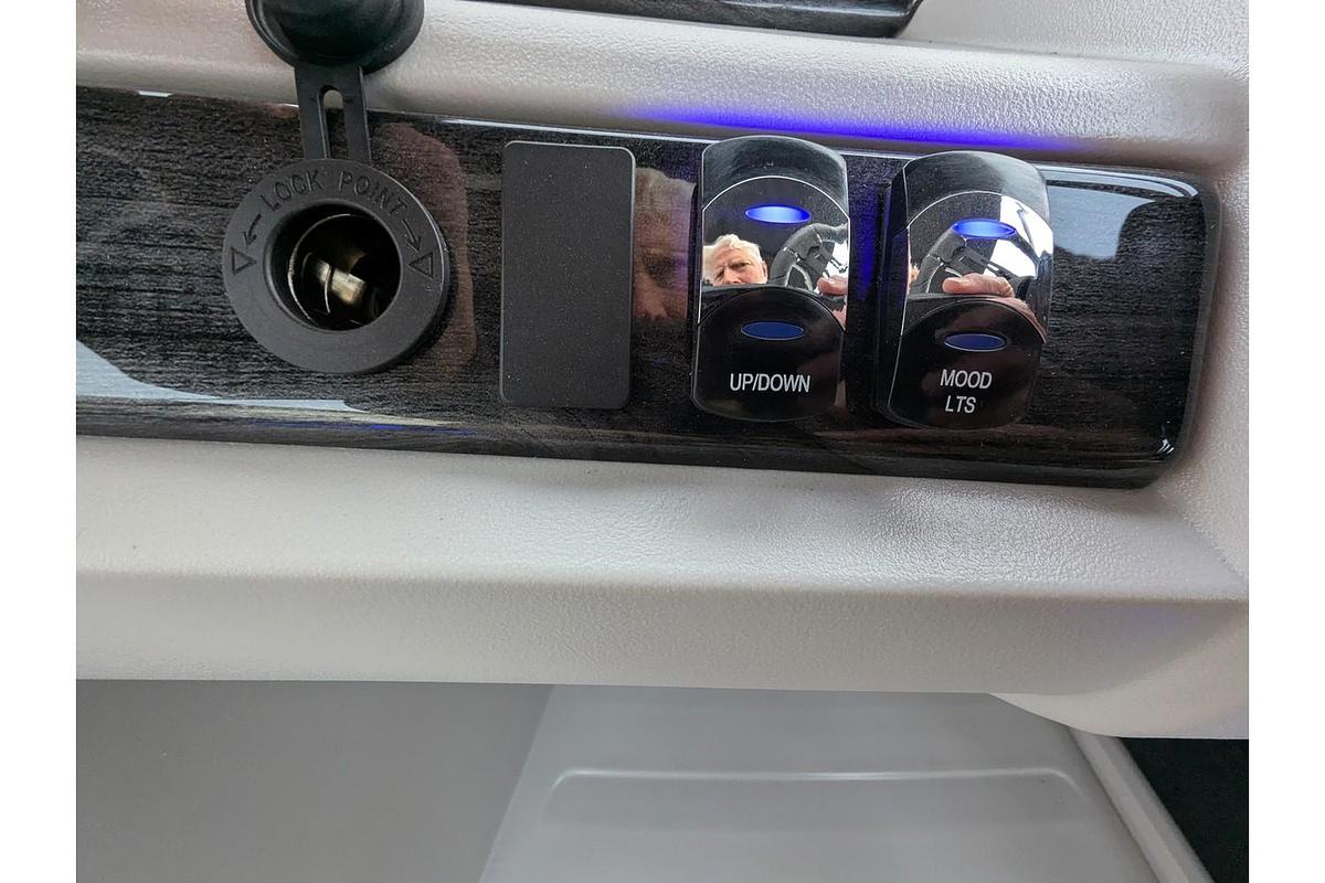 2026 Avalon 2385 LSZ Versatile Rear Bench
