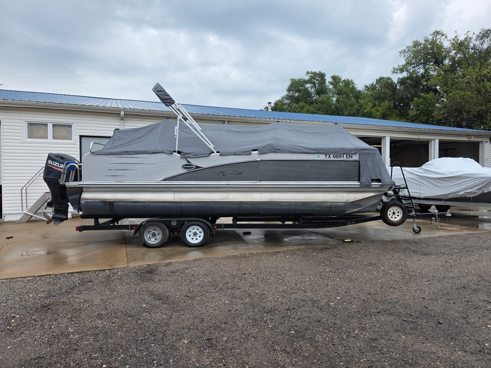 Used 2019 Avalon 2385 Catalina Rear Fish