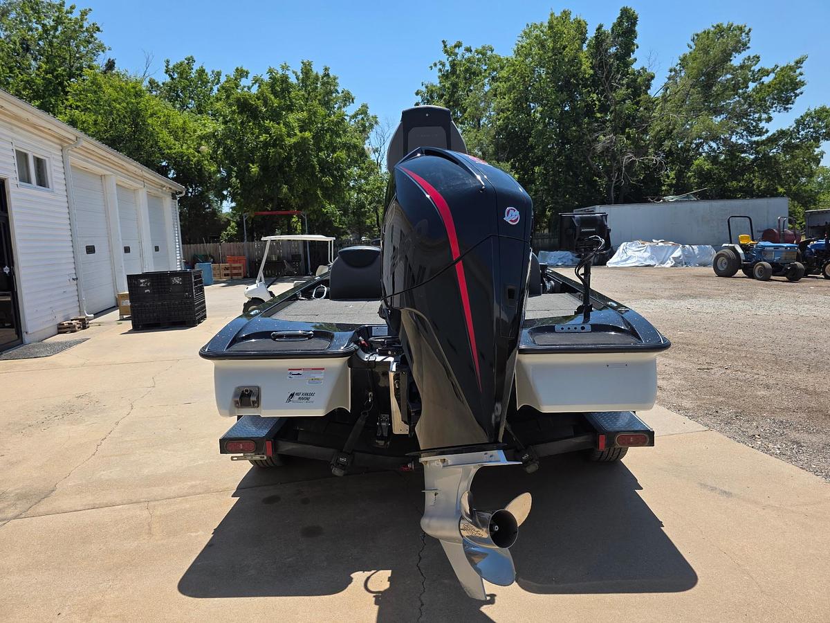 Used 2022 Caymas CX 20