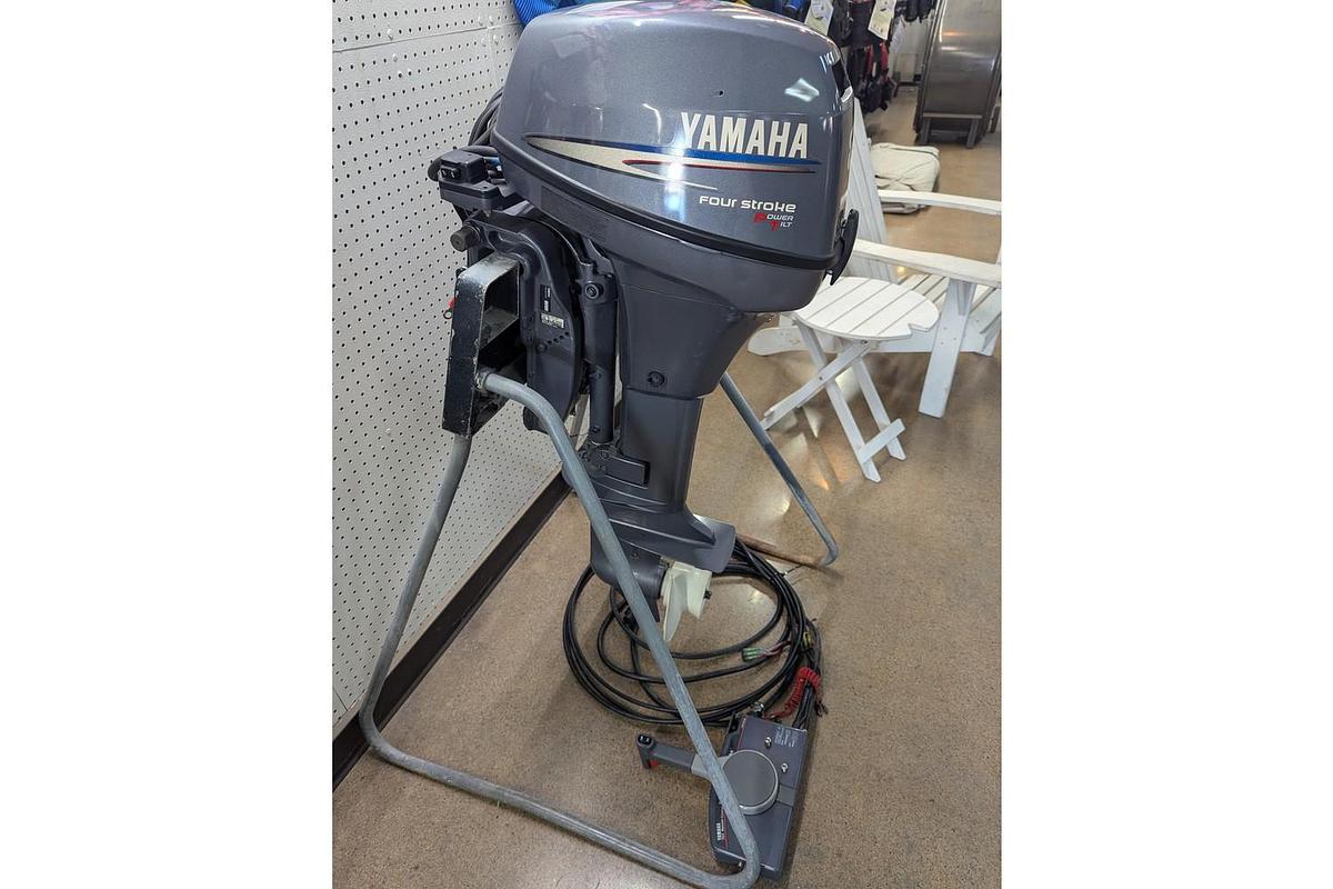 Used 2004 Yamaha T8PLRC