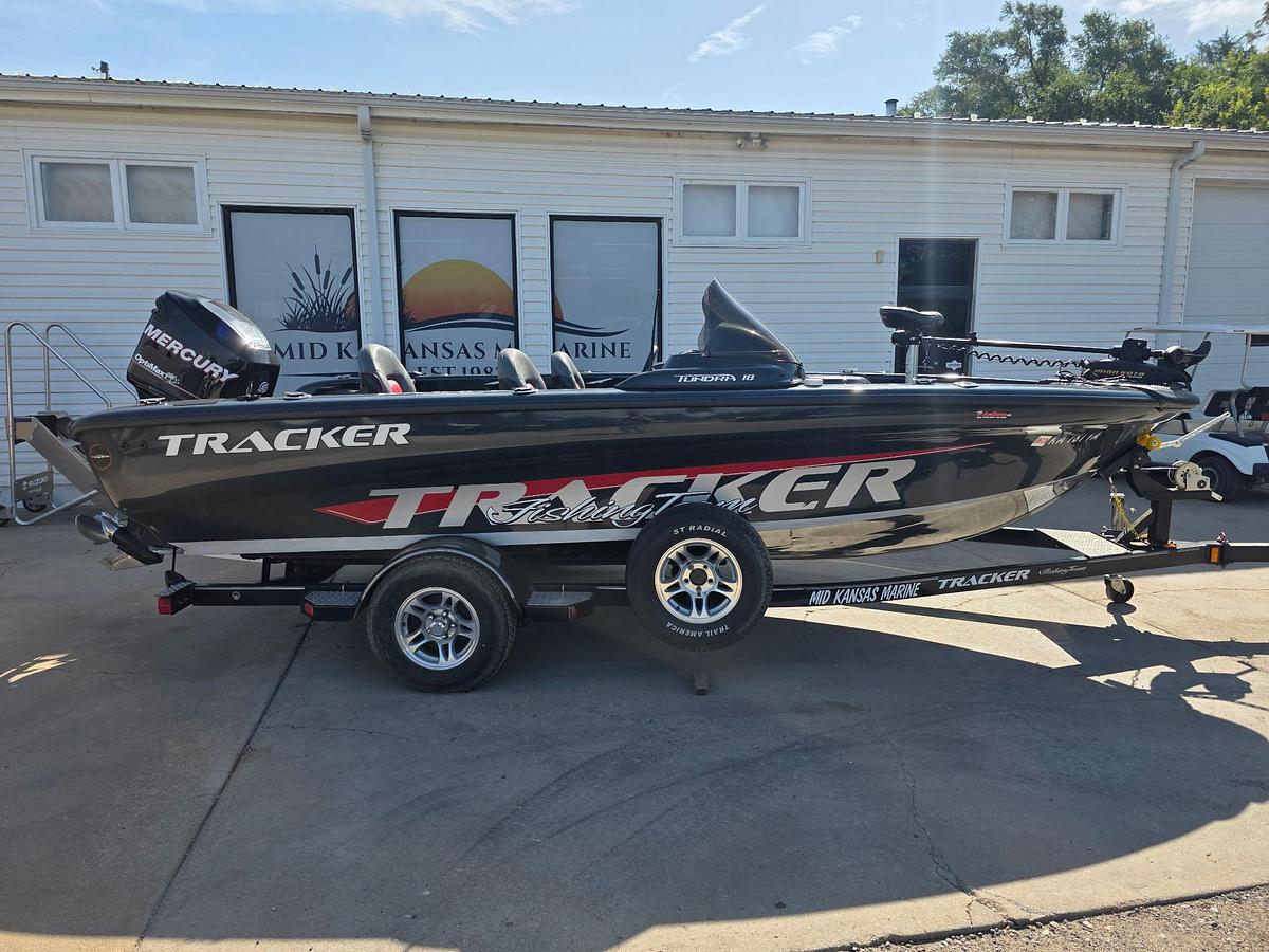 Used 2007 Tracker Tundra 18