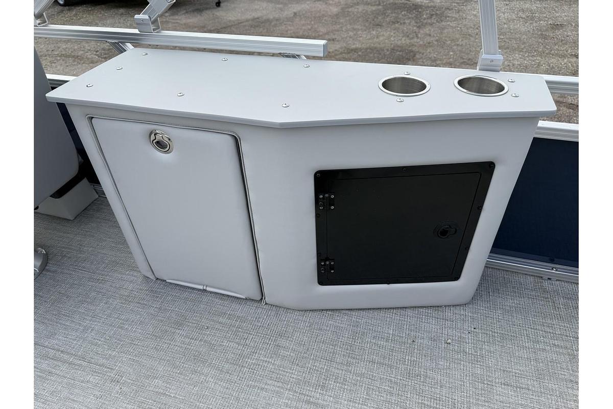 2026 Avalon 2385 Venture 85 Cruise Rear Bench