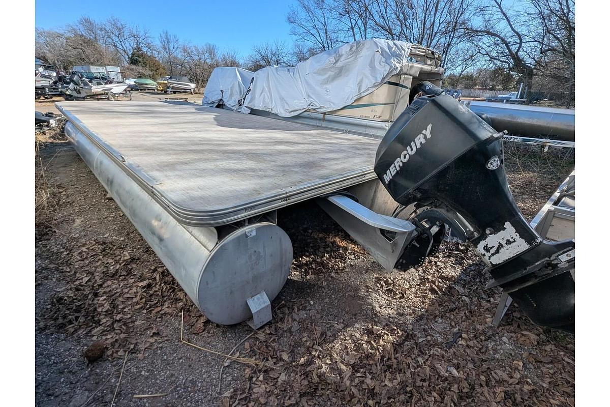Used 2005 Sun Tracker Party Barge 22 Regency