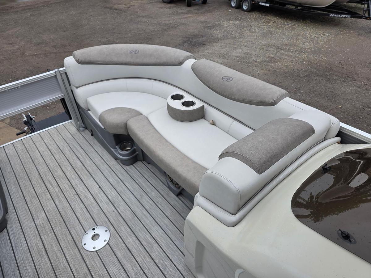 Used 2019 Avalon 2385 Catalina Rear Fish