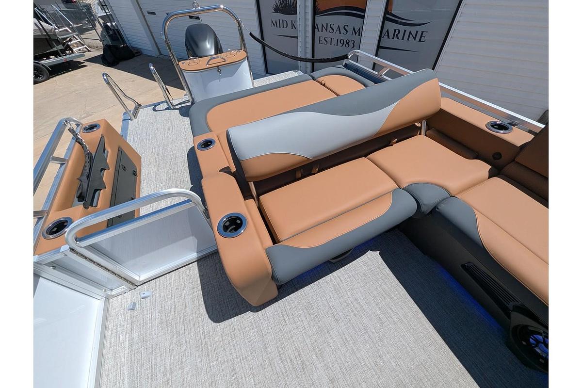 2026 Avalon 25E85 LSZ Versatile Rear Bench Windshield Tritoon