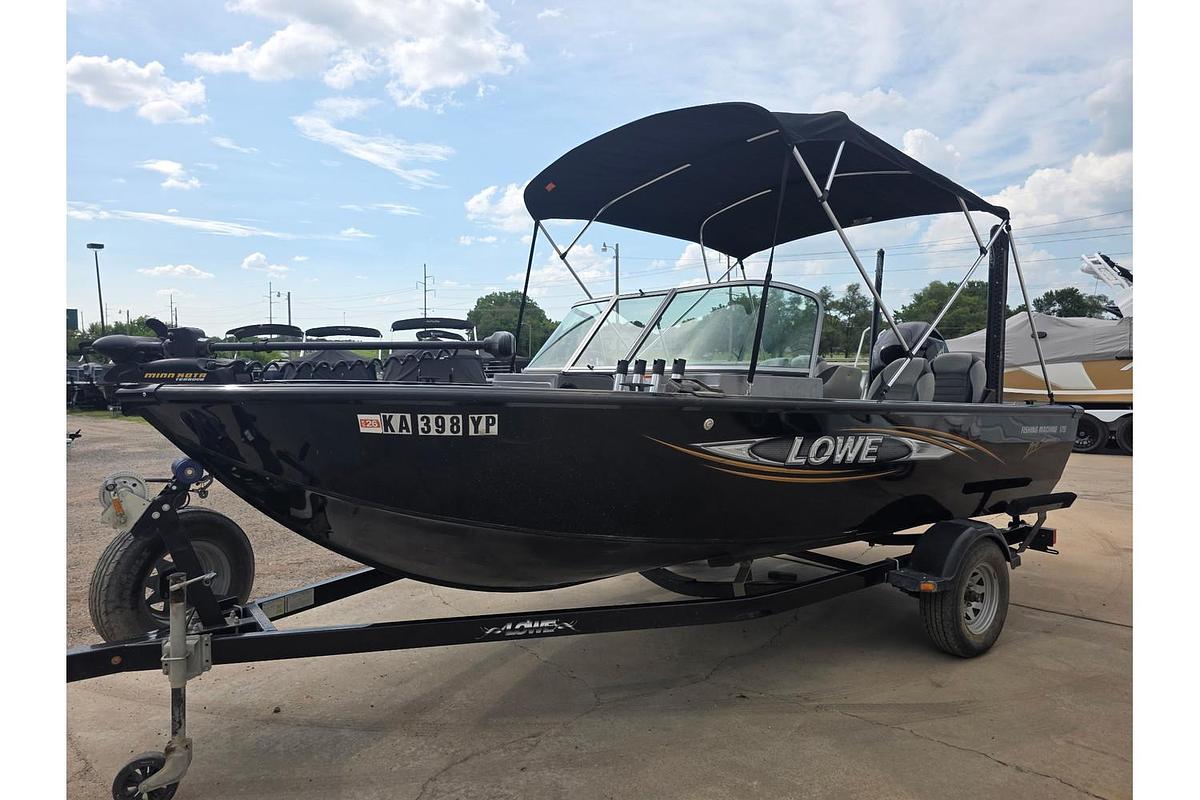 Used 2014 Lowe Fishing Machine 17