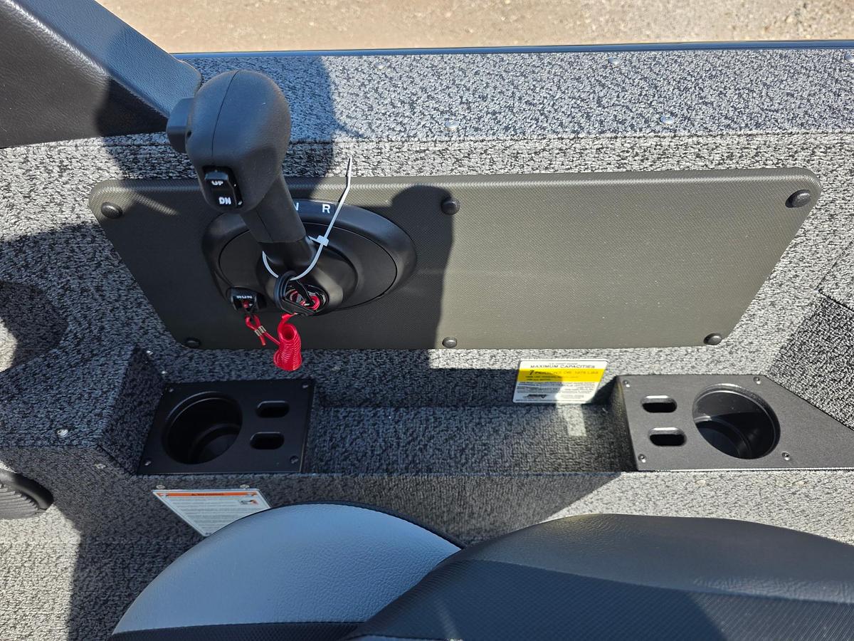 2027 Lund 1875 Impact XS Sport