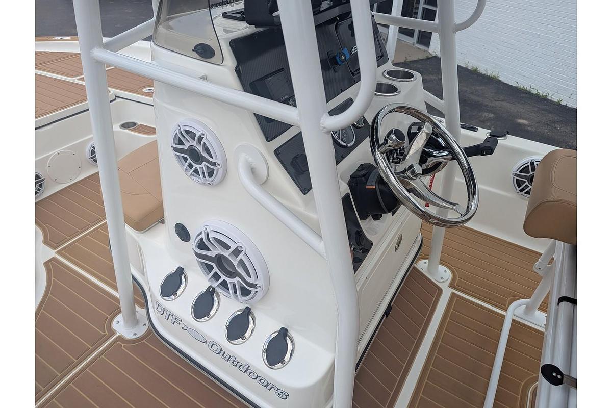 Used 2018 Epic Boats 22 Bay