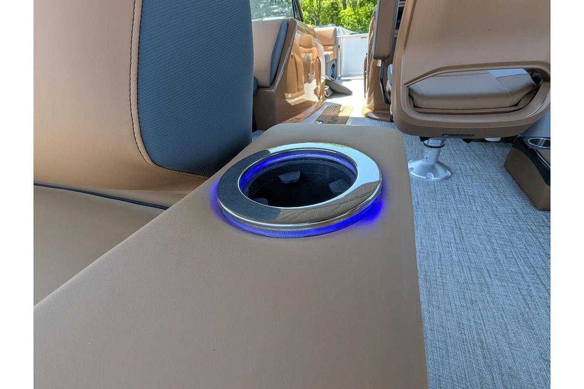 2026 Avalon 25E85 LSZ Versatile Rear Bench Windshield Tritoon