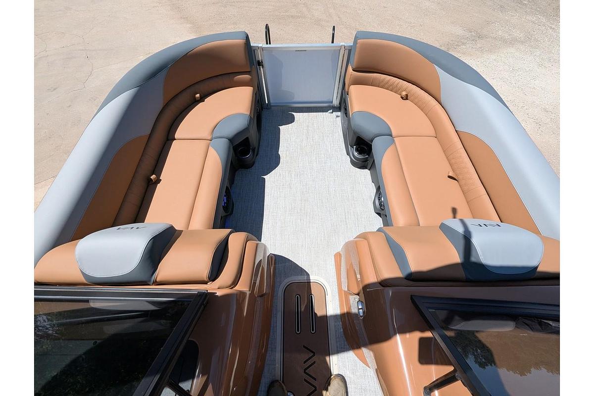 2026 Avalon 25E85 LSZ Versatile Rear Bench Windshield Tritoon