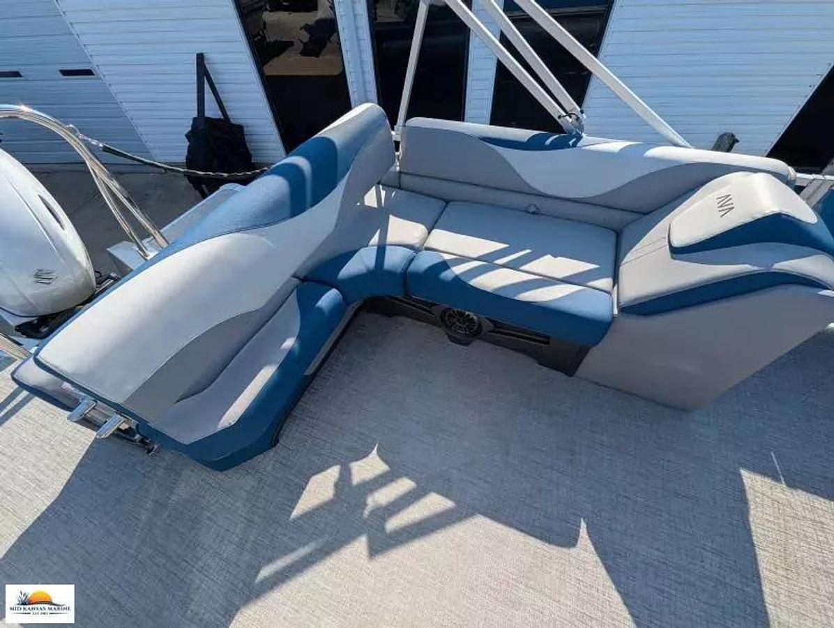 2026 Avalon 2185 LSZ Cruise Rear Bench Tritoon