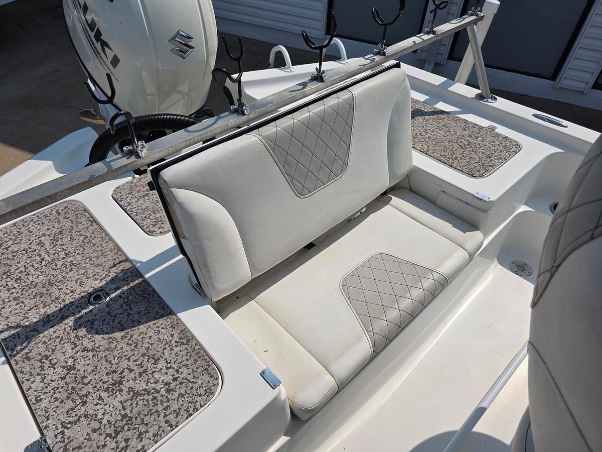 Used 2019 Epic Boats 22 Bay