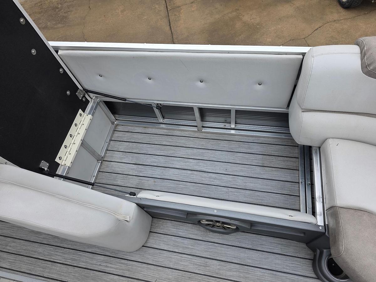 Used 2019 Avalon 2385 Catalina Rear Fish