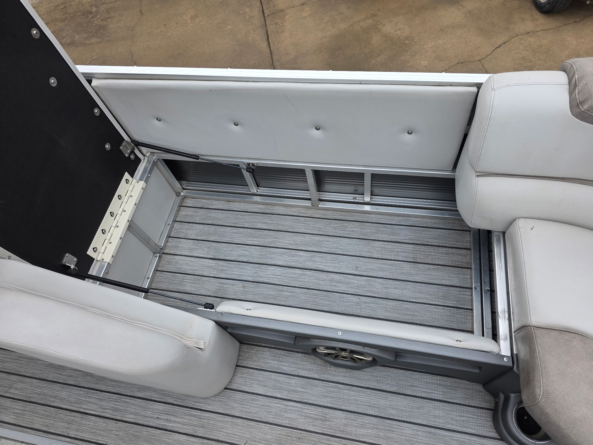 Used 2019 Avalon 2385 Catalina Rear Fish