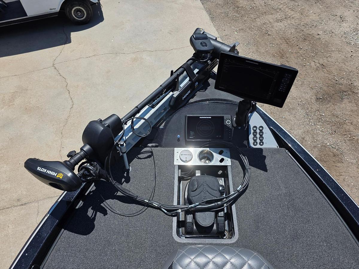 Used 2022 Caymas CX 20