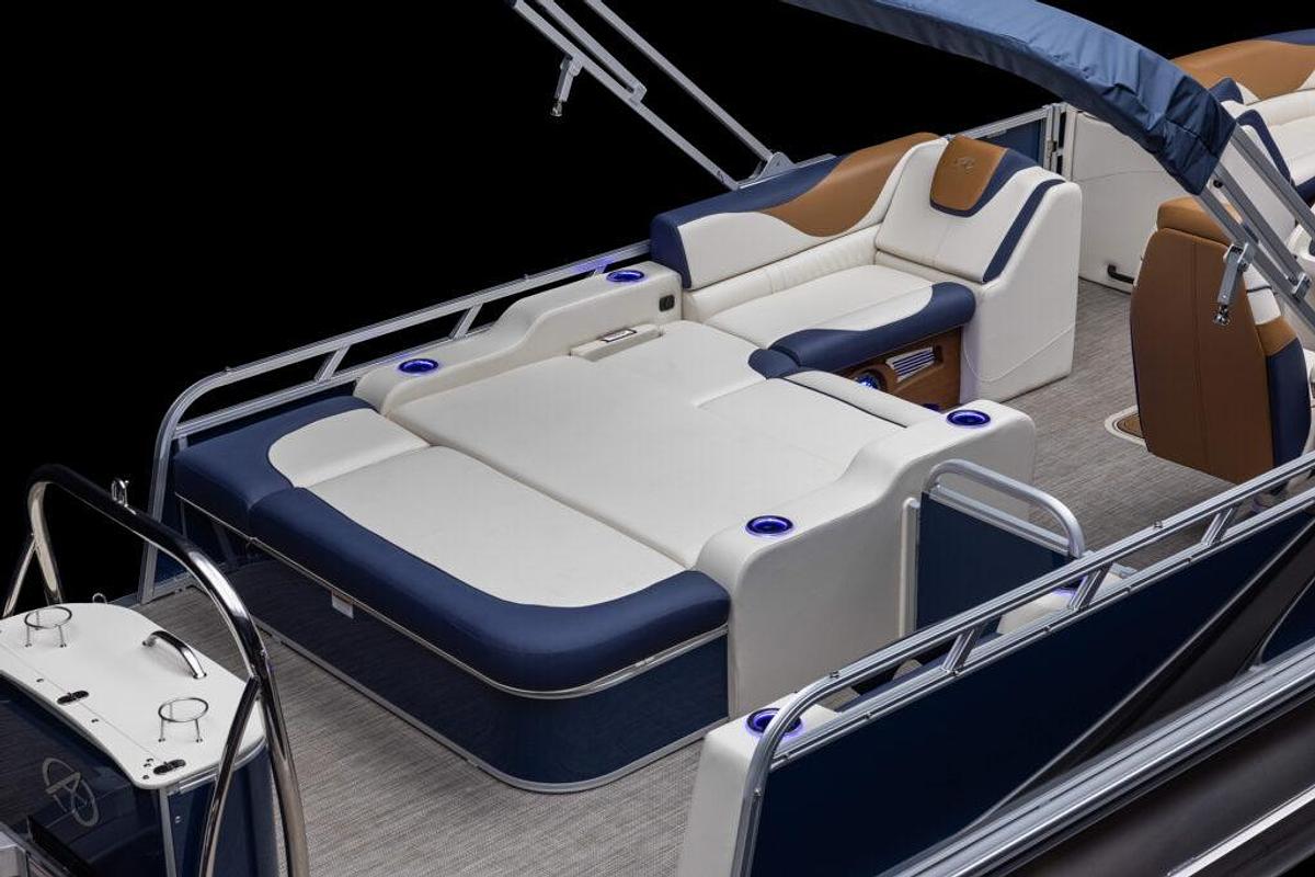 2027 Avalon 2385 LSZ Versatile Rear Bench Lounger
