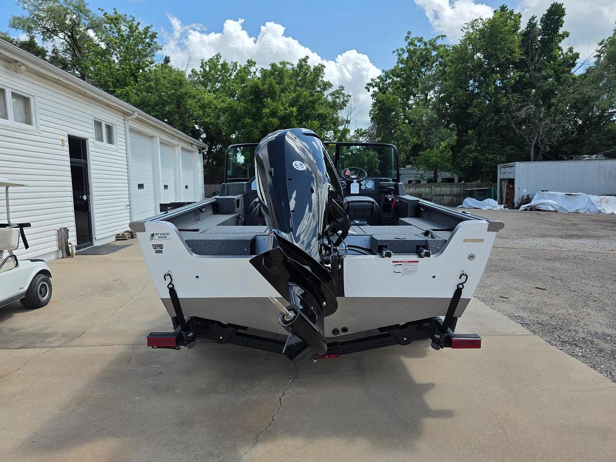 2027 Lund 1775 Impact XS Sport
