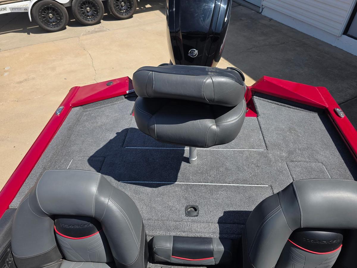 Used 2024 Bass Tracker Pro Team 175