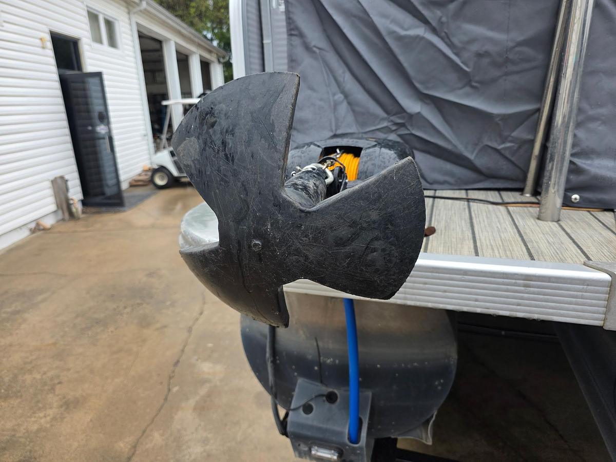 Used 2019 Avalon 2385 Catalina Rear Fish