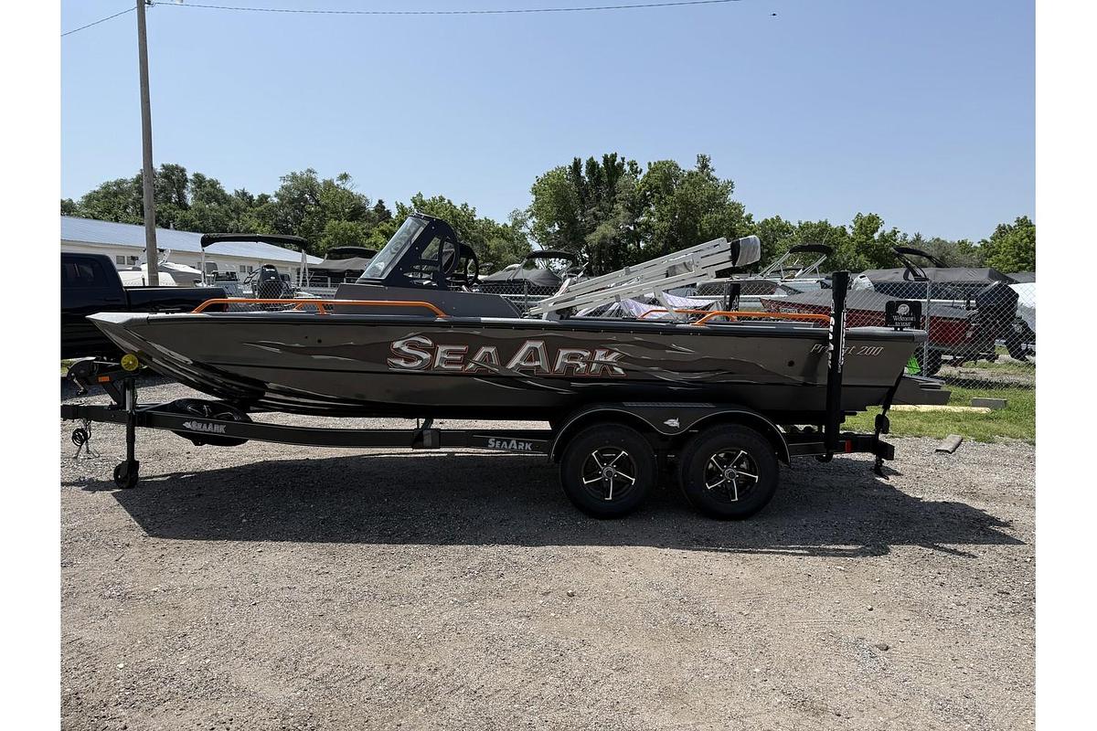 2027 SeaArk Procat 200