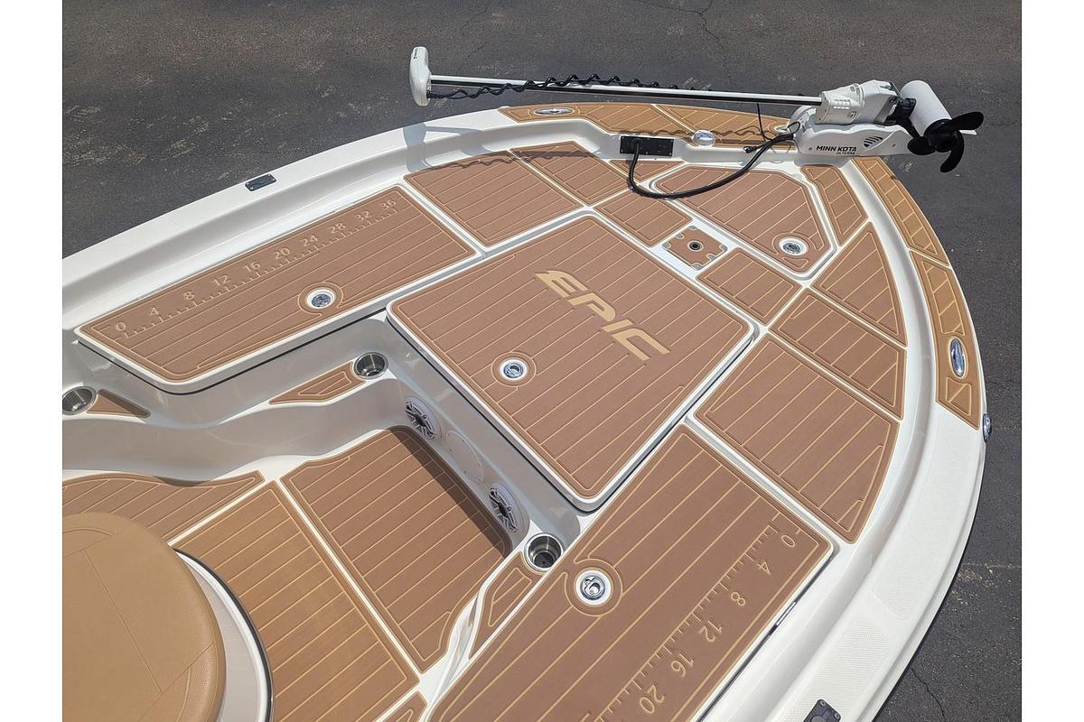 Used 2018 Epic Boats 22 Bay