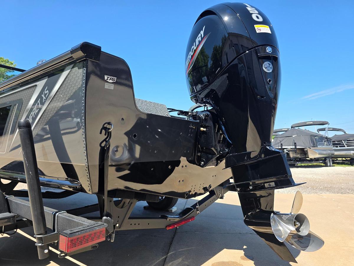 2027 Lund 1875 Impact XS Sport